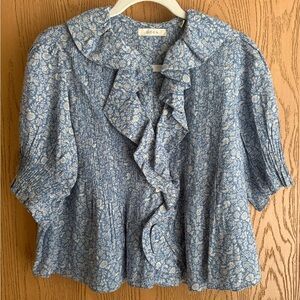 Doen Blue and White Floral Henri Blouse